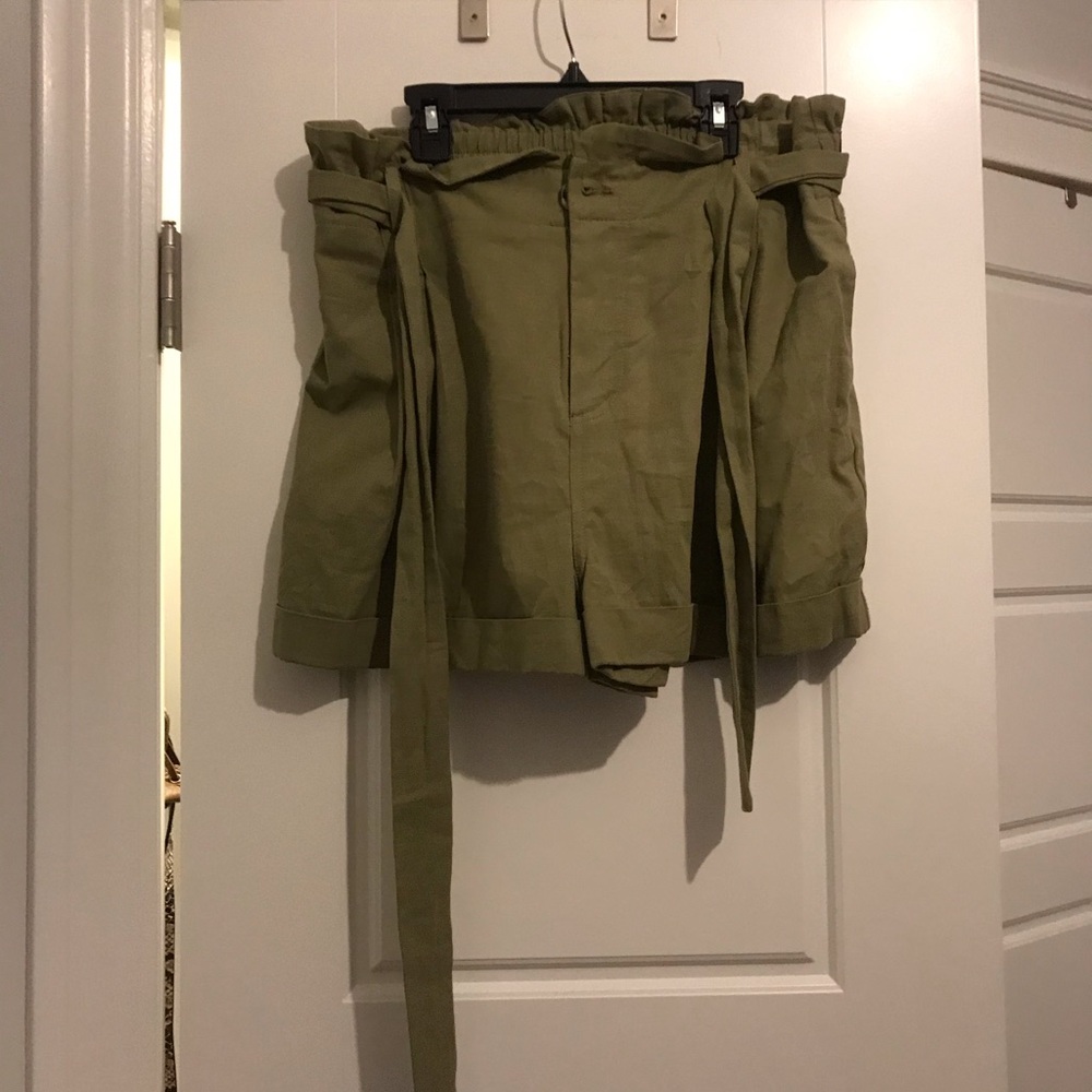 Flowy Shorts with Tie Waste, green